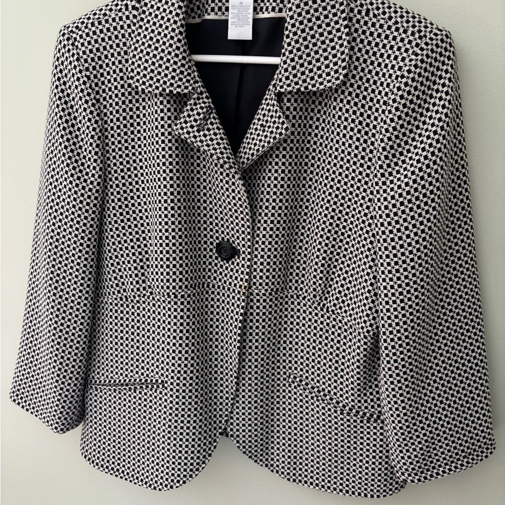 Worthington Black and White Blazer